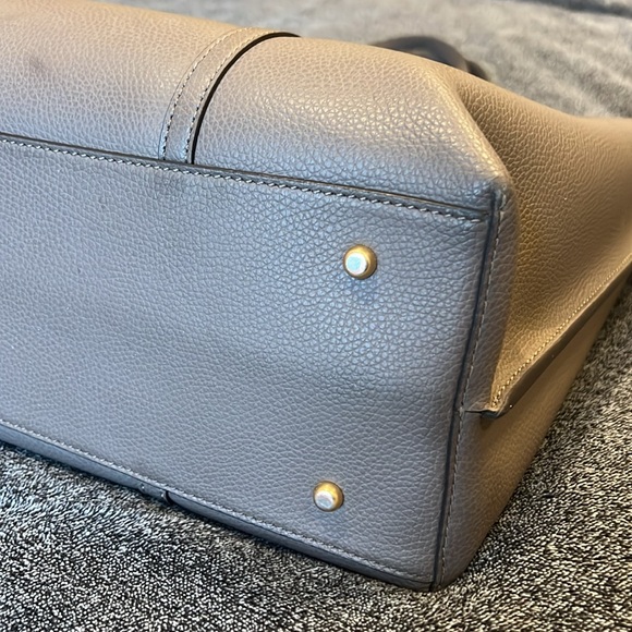 Tory Burch Perry triple compartment leather tote bag with pockets in Clamshell - Picture 4 of 10